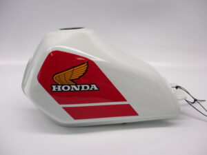Benzinetank - Kleur: NH111 Cortina White - model '82-'86 (refurbished)