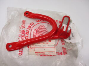 Voetsteun links, beugel - R-134 - Rood [NOS]