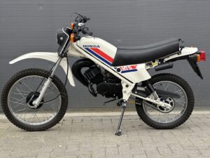 Super mooie originele Honda MT5 NH24