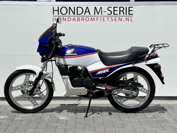 Deels gerestaureerd Zwitserse Honda MBX50 SW LC Rothmans Blauw