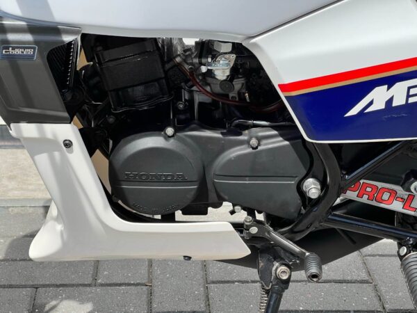 Deels gerestaureerd Zwitserse Honda MBX50 SW LC Rothmans Blauw - Afbeelding 19