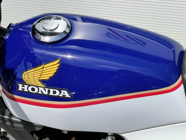 Deels gerestaureerd Zwitserse Honda MBX50 SW LC Rothmans Blauw - Afbeelding 17
