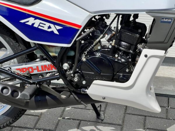 Deels gerestaureerd Zwitserse Honda MBX50 SW LC Rothmans Blauw - Afbeelding 11