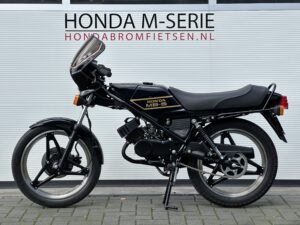 Schitterende volledig nieuw opgebouwde en gerestaureerde Honda MB50 JPS