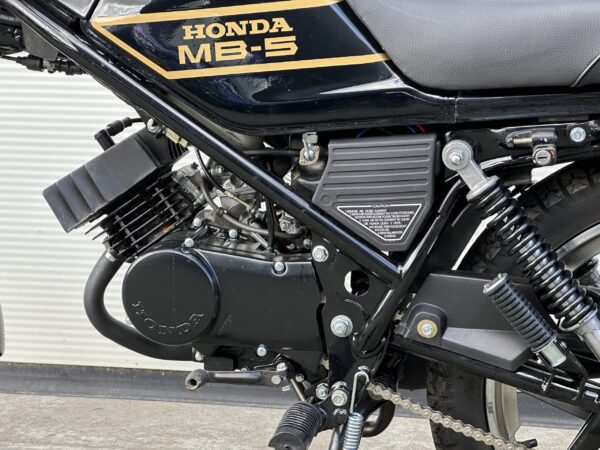 Schitterende volledig nieuw opgebouwde en gerestaureerde Honda MB50 JPS - Afbeelding 7