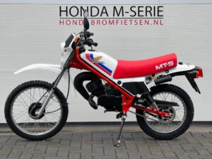 Splinternieuw gebouwde Honda MT5 jubileum