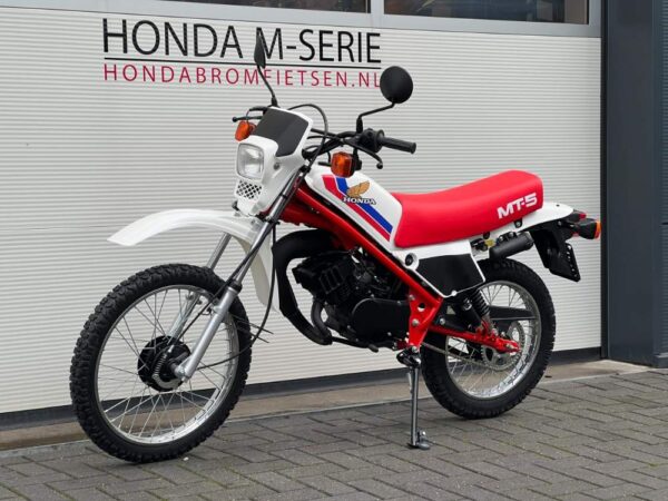 Splinternieuw gebouwde Honda MT5 jubileum - Afbeelding 16