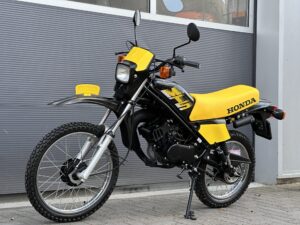 Schitterende met originele NOS delen gerestaureerde Honda MT5 - Afbeelding 4