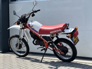 Schitterende met originele NOS delen gerestaureerde Honda MT5 - Afbeelding 23