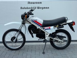 Honda MT8 (HD02)