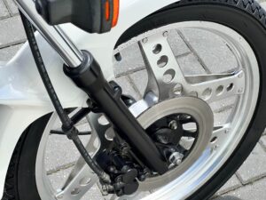 Deels gerestaureerd Zwitserse Honda MBX50 SW LC Rothmans Blauw - Afbeelding 21