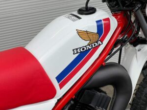 Splinternieuw gebouwde Honda MT5 jubileum op aanvraag - Afbeelding 2