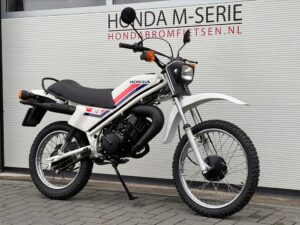 Super mooie Honda Zwitserse Honda MT5 AD01 - Afbeelding 9