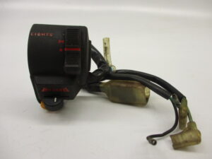 Lichtschakelaar origineel TEC Honda MBX50 AC05 (gebruikt maar goed werkend) zonder claxon Foto is een voorbeeld!