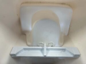 Hulpstuk t.b.v. bevestiging Achter spatbord,  rear fende,r origineel model Honda MB AC01, HC01  wit